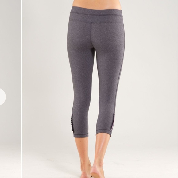 lululemon Priiti Crop Heathered Coal / Muted Mauve Stripes Galore - Picture 9 of 15